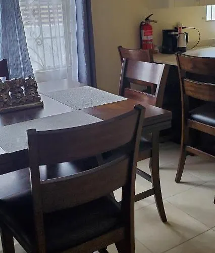 Hillside Retreat In Gated Community Close To