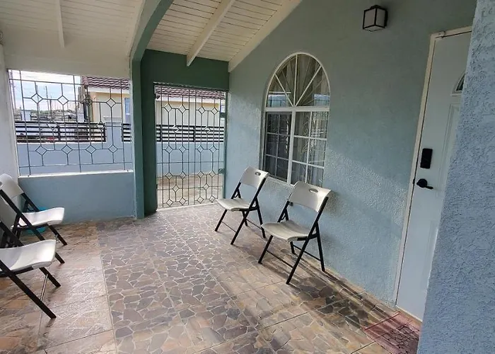 Hillside Retreat In Gated Community Close To