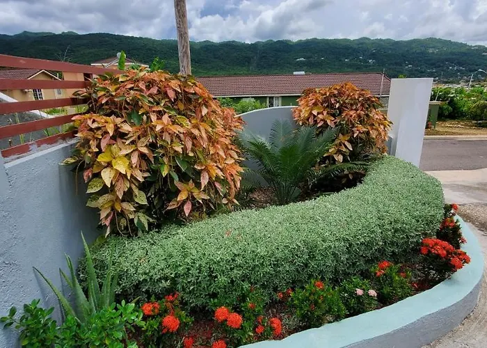 Hillside Retreat In Gated Community Close To Сasa de vacaciones *